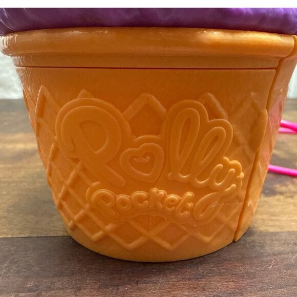 Polly Pocket 2-in-1 Ice Cream Spin 'n Surprise Compact Playground Travel Toy - Picture 2 of 10